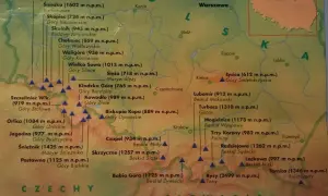 Mapa Polski z zaznaczonymi szczytami i pasmami górskimi, tworzącymi "korona gór polskich plan".