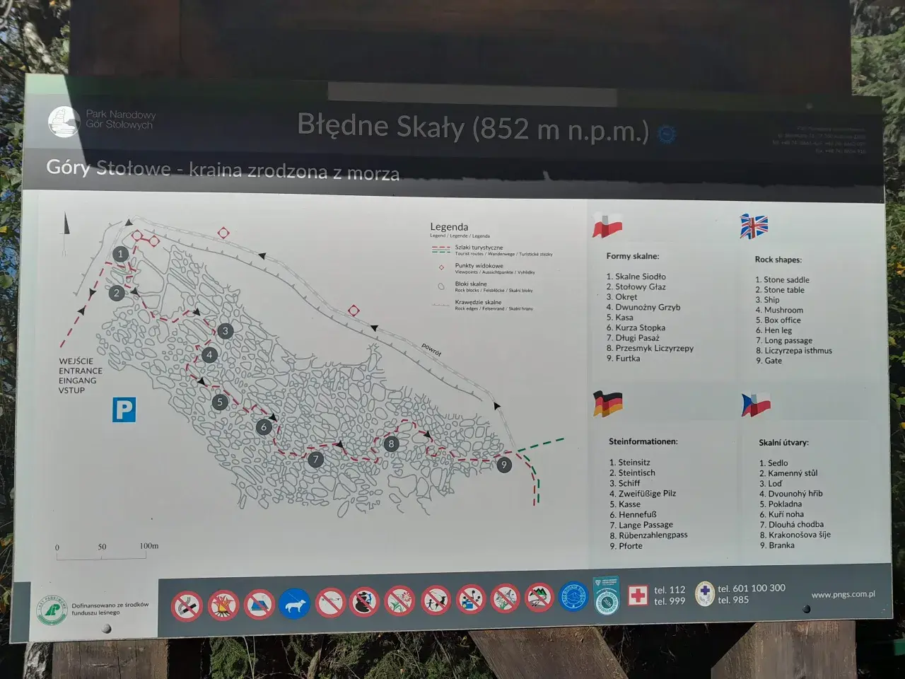 Mapa turystyczna Błędne Skały z zaznaczonymi szlakami, punktami widokowymi i nazwami formacji skalnych.