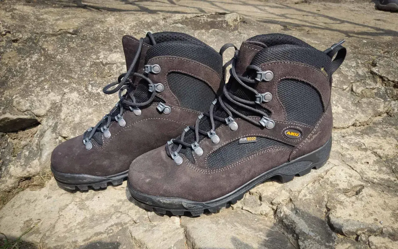 Brązowe buty trekkingowe Aku Camana Fitzroy, gotowe na górskie wyzwania.