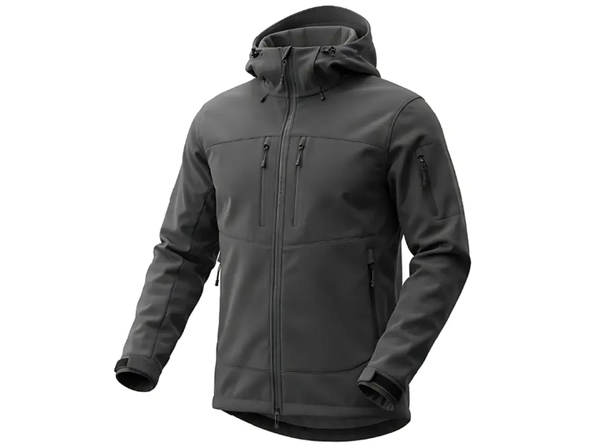 Szara kurtka softshell z kapturem i licznymi kieszeniami. Dowiedz się, jak prać softshell, by zachował swoje właściwości.