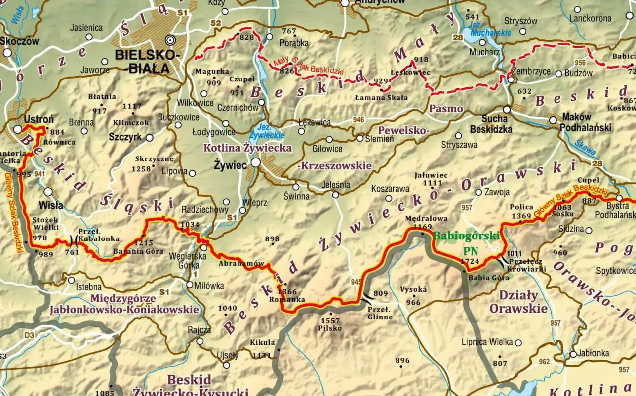 Mapa turystyczna z zaznaczonym Głównym Szlakiem Beskidzkim, prowadzącym przez malownicze pasma górskie, w tym Beskid Śląski i Żywiecki.