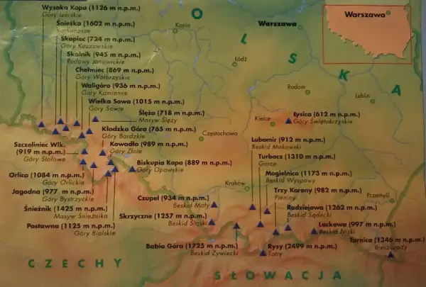 Mapa Polski z zaznaczonymi szczytami i pasmami górskimi, tworzącymi "korona gór polskich plan".
